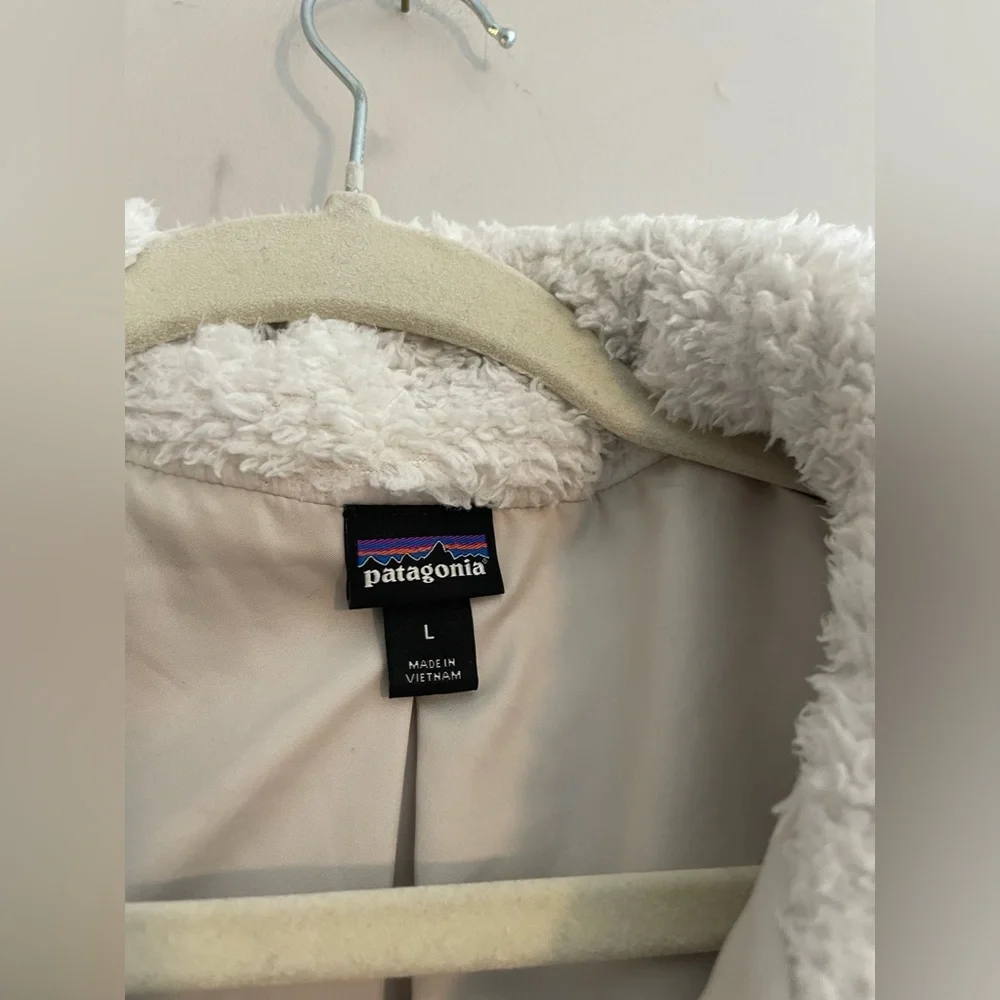 Patagonia White Sherpa Vest - Picture 3 of 5